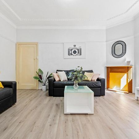Burwood Newly Renovated 2 Bedroom Apartment ซิดนีย์ ภายนอก รูปภาพ