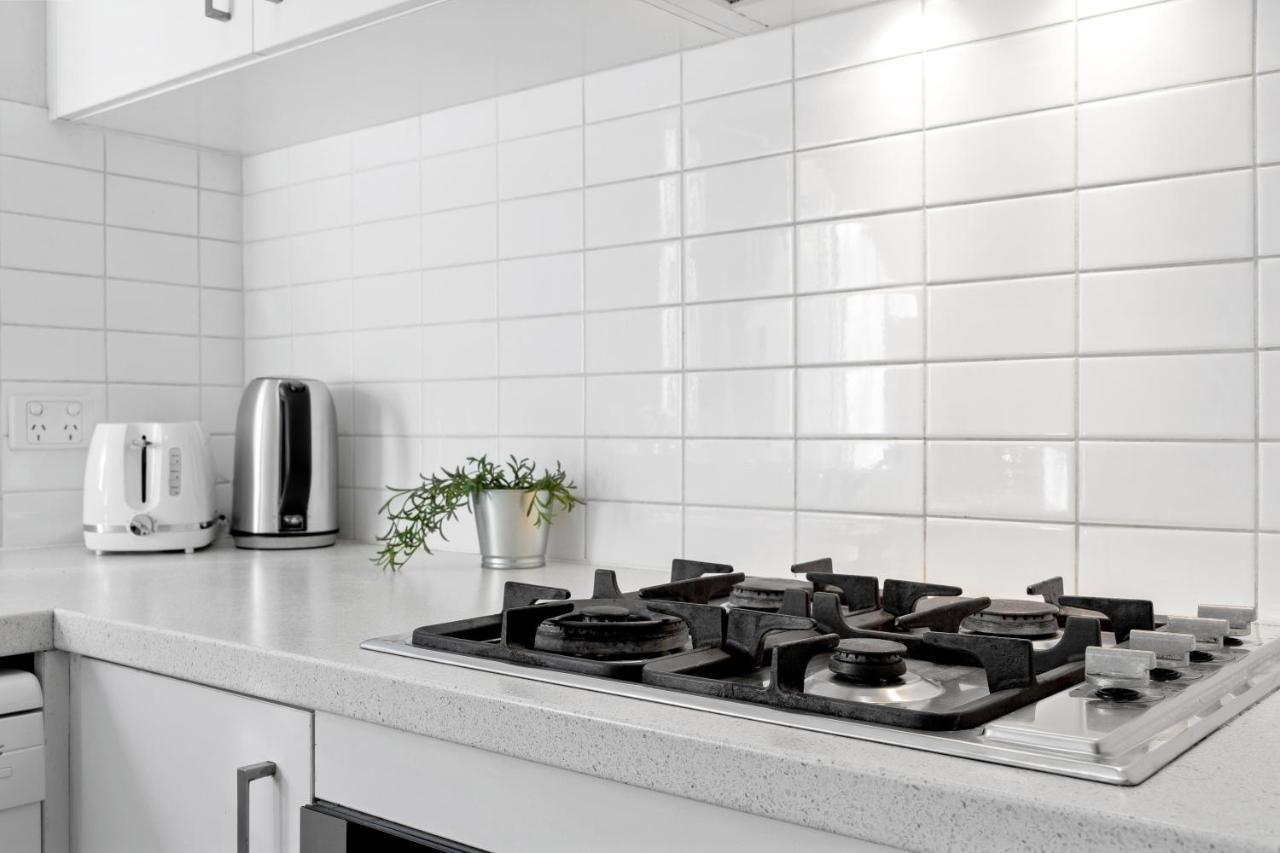 Burwood Newly Renovated 2 Bedroom Apartment ซิดนีย์ ภายนอก รูปภาพ