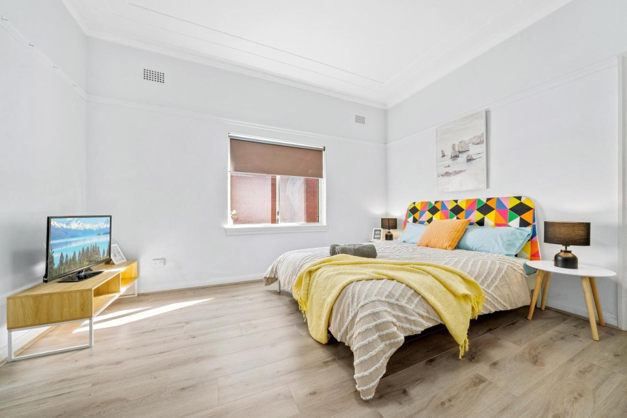 Burwood Newly Renovated 2 Bedroom Apartment ซิดนีย์ ภายนอก รูปภาพ